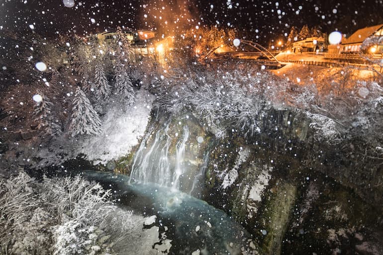 美瑛町 白ひげの滝 冬のライトアップ