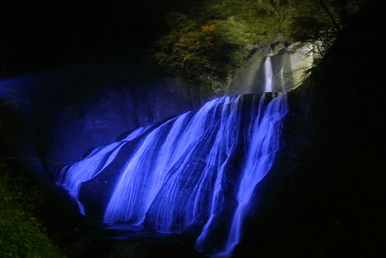 袋田の滝：ライトアップの様子