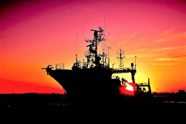 釧路 真っ赤な夕焼けと船