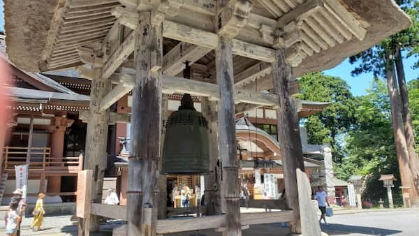 出羽三山神社 鐘楼堂と建治の大鐘
